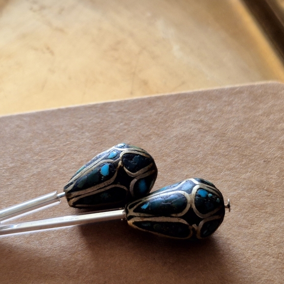 Elegant Silver and Turquoise Earrings - Picture 3 of 8